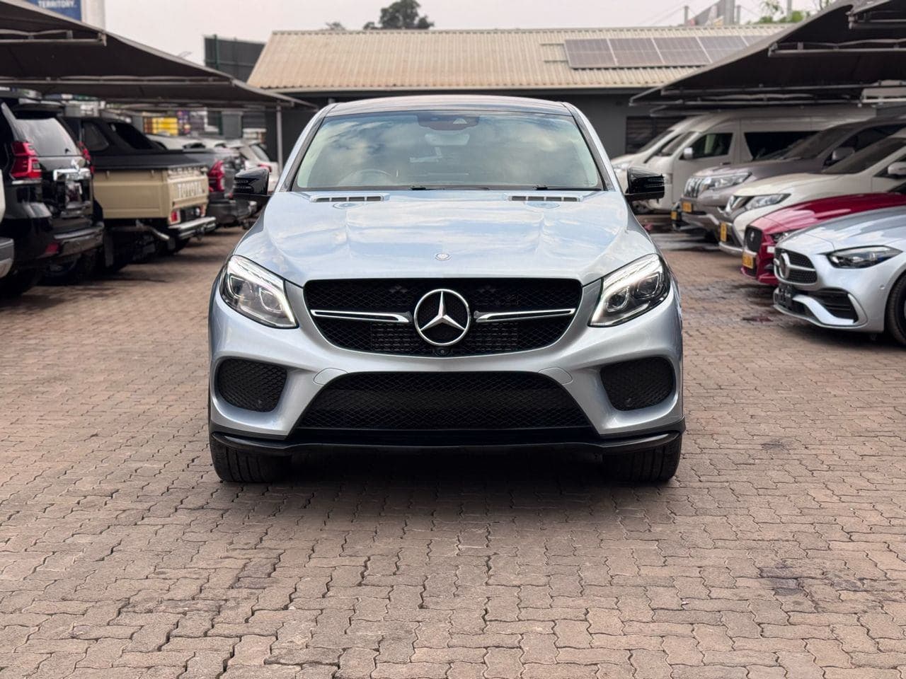 2a6346b2-49ac-4b78-8faf-f6f0034f406c: Vehicle: Mercedes-Benz