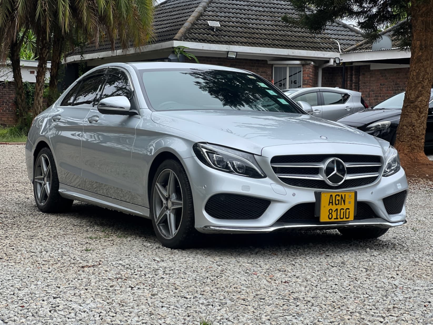 2c01c1ae-6823-415d-be29-064f7379df59: Vehicle: Mercedes Benz